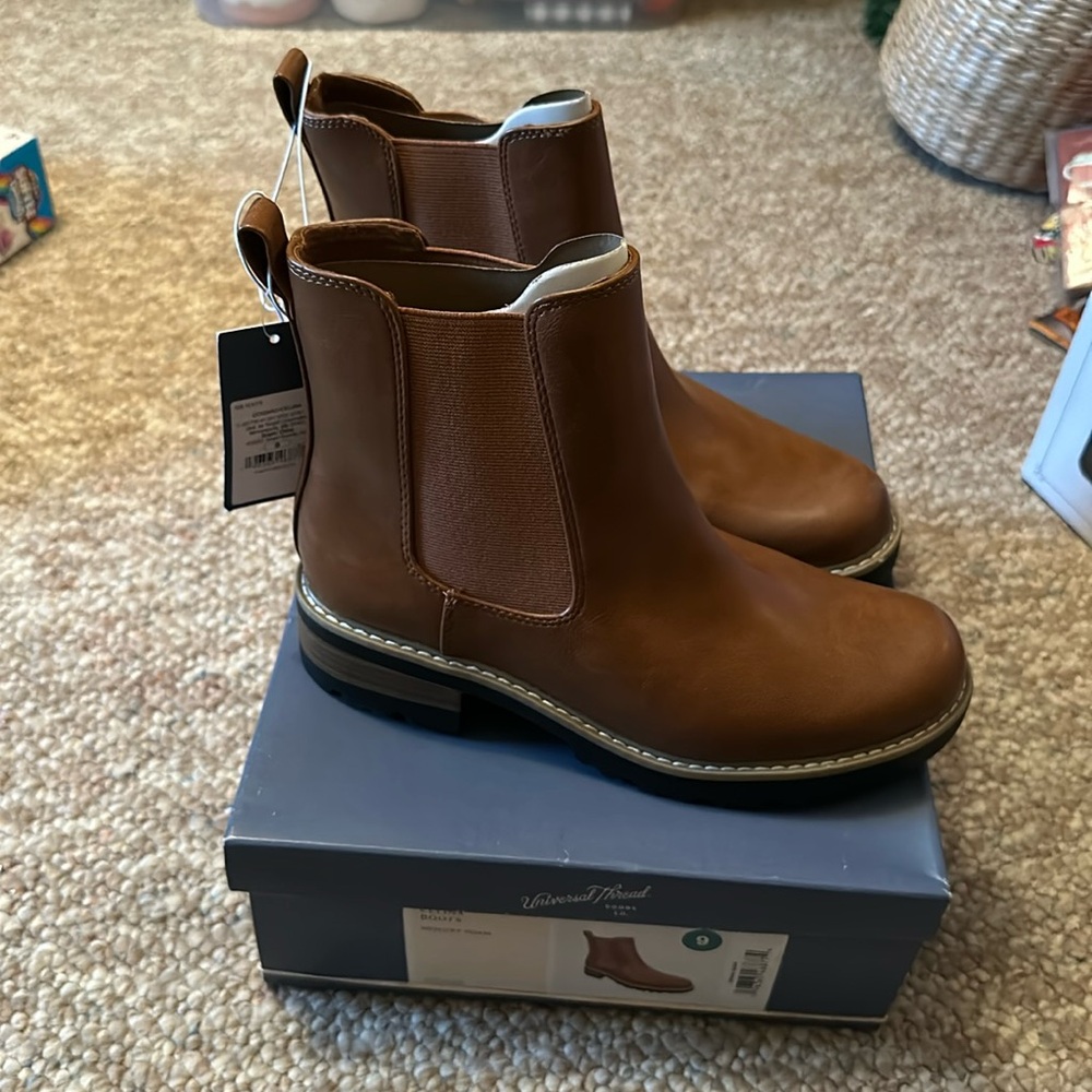 NWT. Universal Threads Celina boot